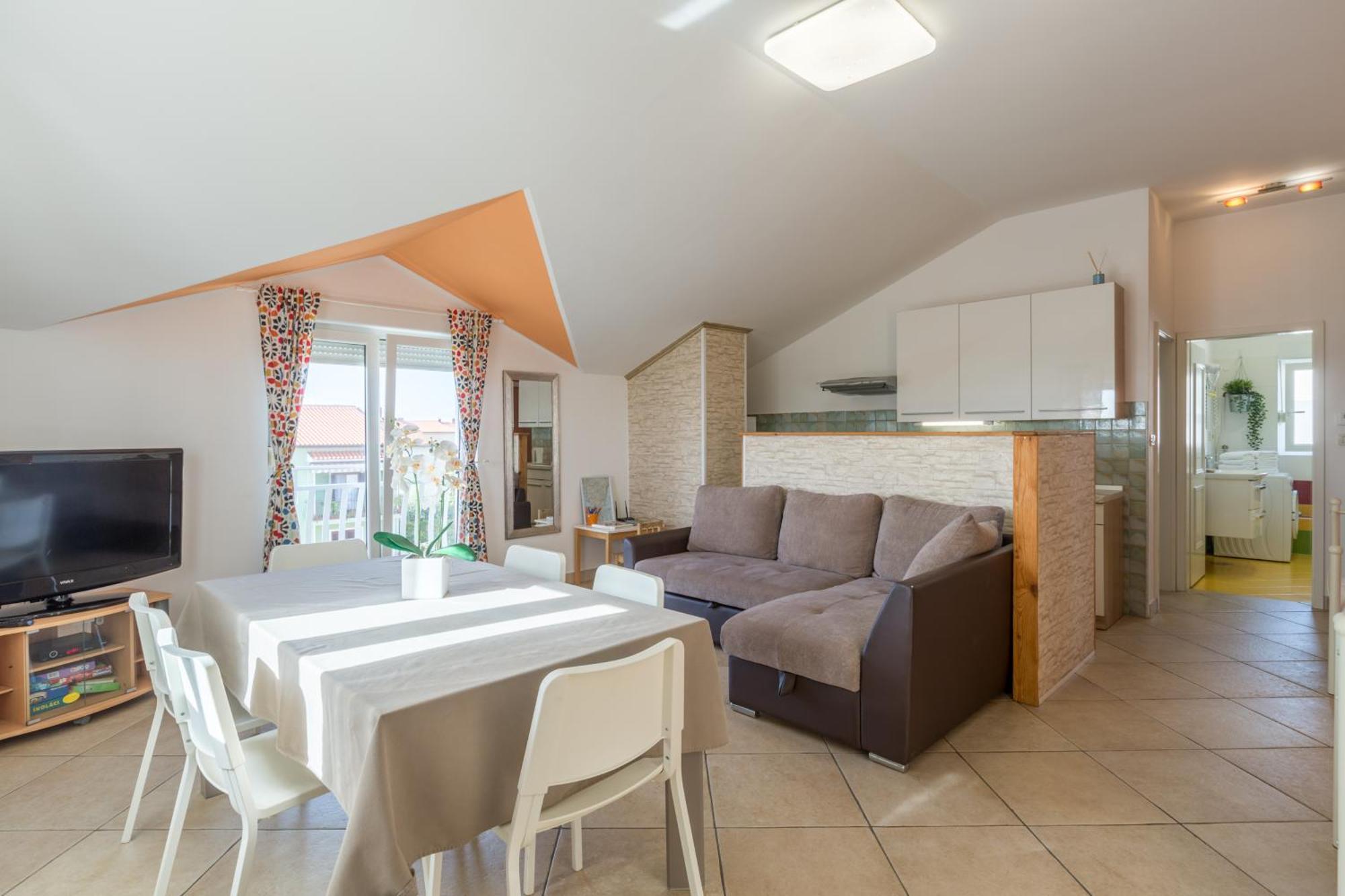 Trbovic Peaceful With Free Parking, Pet-friendly, And Bike Storage In Apartman Umag
