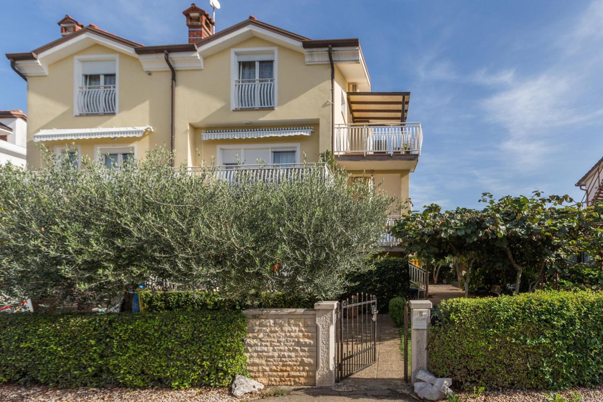 Trbovic Peaceful With Free Parking, Pet-friendly, And Bike Storage In Apartman Umag