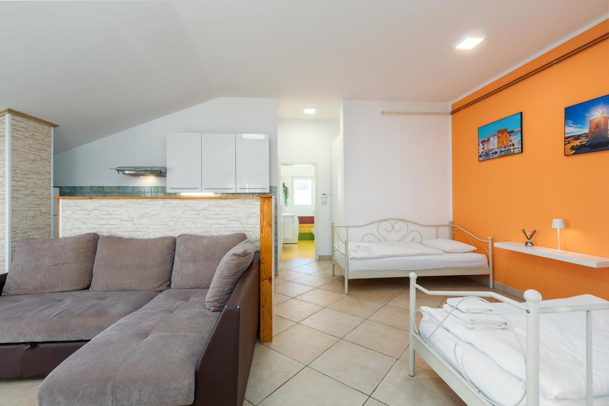 Apartment Trbovic Peaceful With Free Parking, Pet-friendly, And Bike Storage In Umag