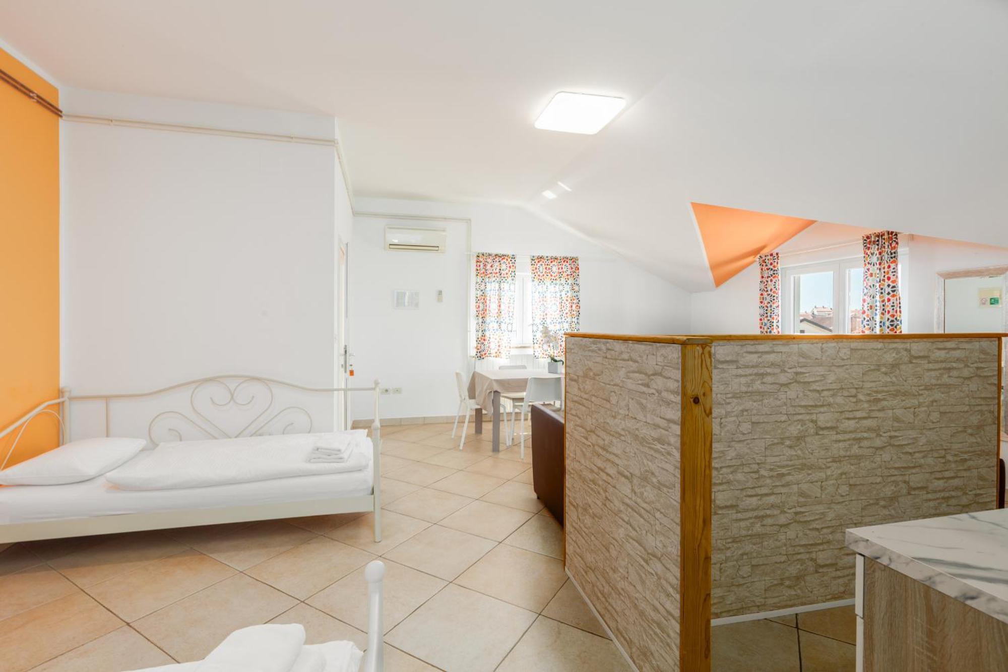 Apartment Trbovic Peaceful With Free Parking, Pet-friendly, And Bike Storage In Umag