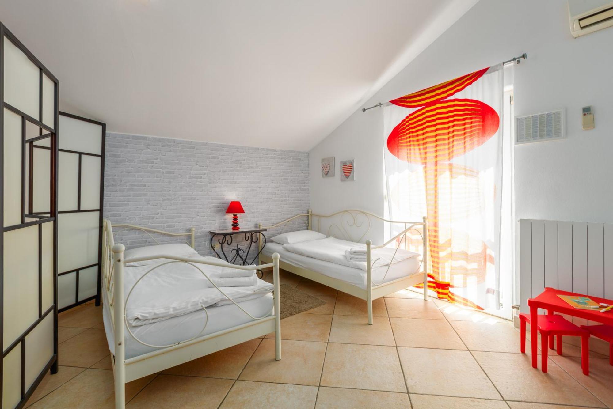 Trbovic Peaceful With Free Parking, Pet-friendly, And Bike Storage In Apartment *